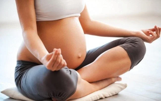 Bà bầu nên vận động nhẹ nhàng để cơ thể bớt mệt mỏi