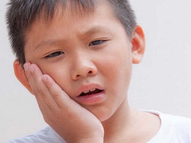 Sâu răng là những lỗ trên răng, được tạo ra do sự phá hủy men răng