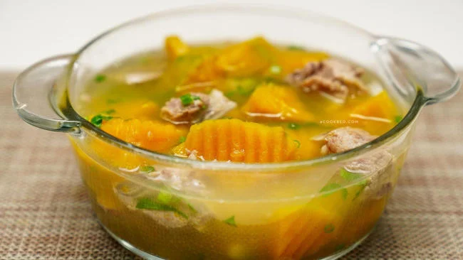 Canh bí đỏ hầm xương thơm lừng, ngon ngọt và bổ dưỡng