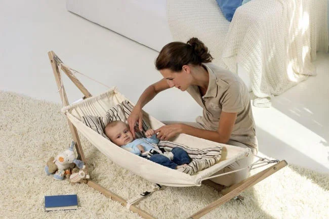 Không nên cho trẻ dưới 3 tháng tuổi nằm võng
