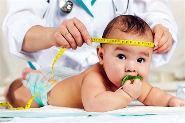 Sự tăng trưởng của bé 1 tháng tuổi