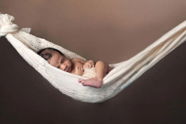 Trẻ 1 tháng tuổi nằm võng được không?