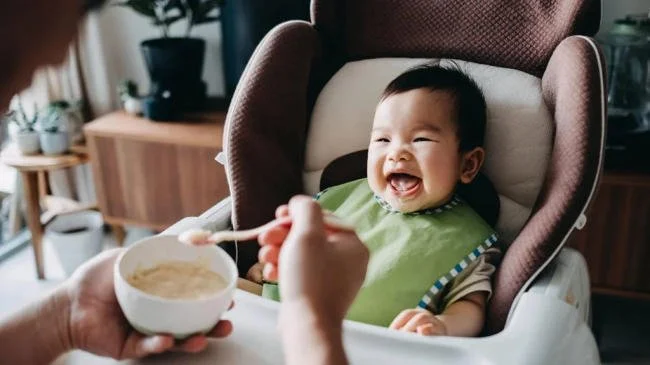 Bé 6 tháng ăn dặm bao nhiêu ml là đủ?