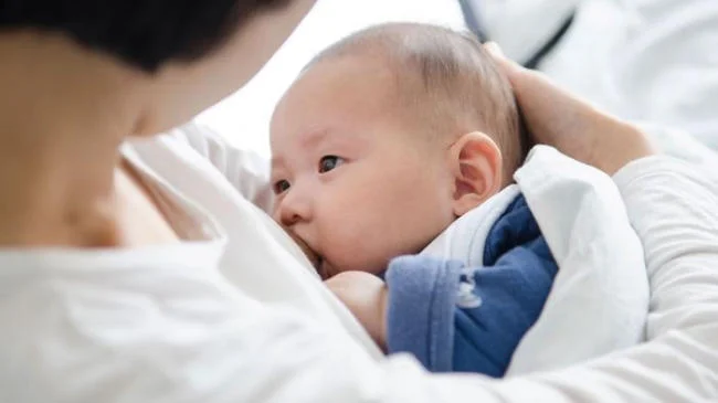 Bé 6 tháng bú bao nhiêu là đủ?