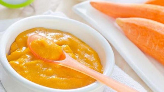 Cháo cà rốt và lòng đỏ trứng gà