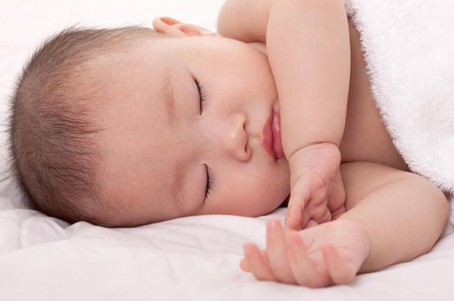 Giấc ngủ đóng vai trò quan trọng đối với sự phát triển thể chất và tinh thần của trẻ