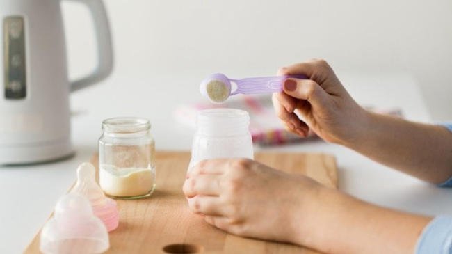 Lựa chọn sữa dựa trên độ tuổi của bé