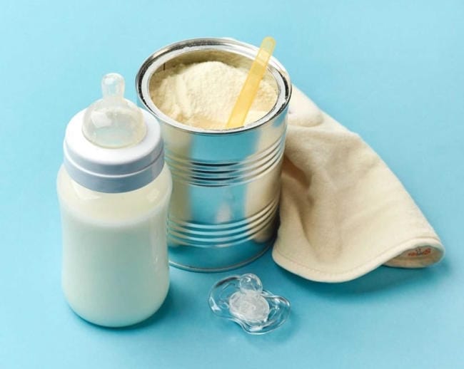 Mẹ cần nắm rõ cách pha sữa công thức để tránh rủi ro không đáng có