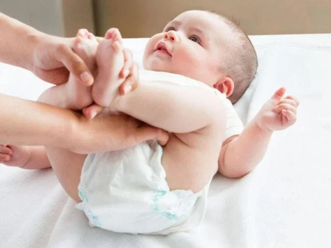 Tình trạng, màu sắc của phân cung cấp nhiều thông tin về tình trạng sức khỏe của bé