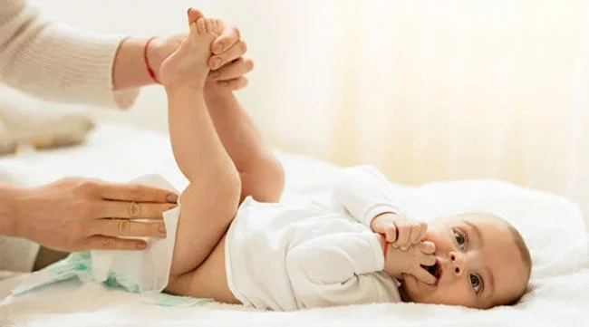 Trẻ 5 tháng đi ngoài mấy lần là bình thường?