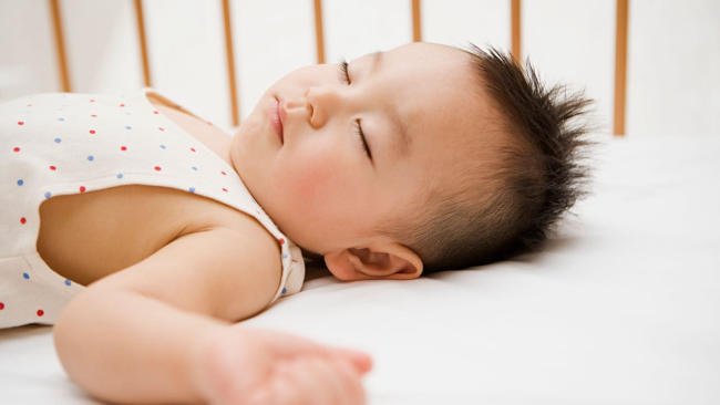 Trẻ 5 tháng ngủ bao nhiêu là đủ?