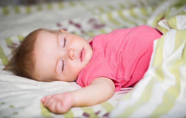 Trẻ sẽ khó ngủ ngon giấc khi bị ốm