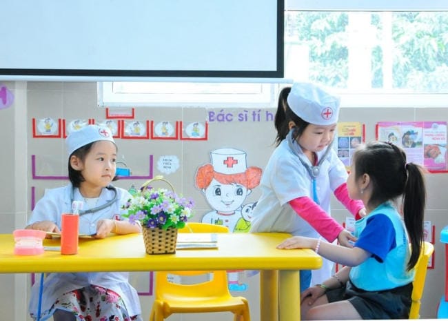 Chơi trò chơi đóng vai, tương tác