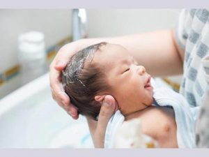 Hướng dẫn tắm cho trẻ bị sởi đúng cách