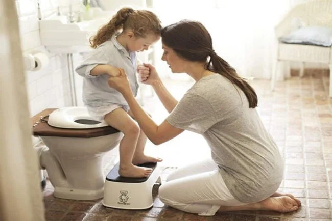 Trẻ bị đái dắt