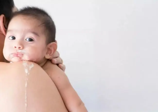 Trẻ có thể bị nôn và buồn nôn