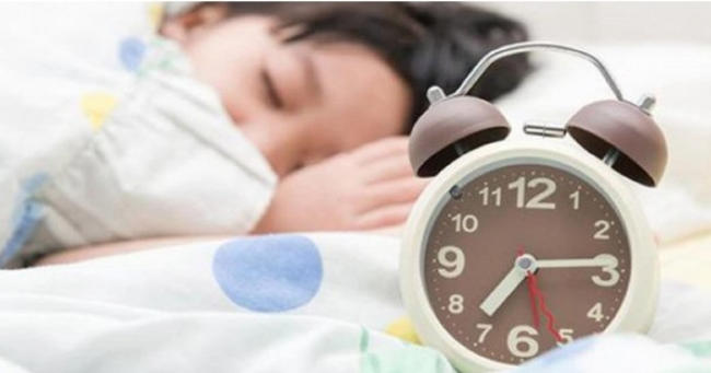 Trẻ 6 7 tháng cần ngủ một ngày bao tiếng?
